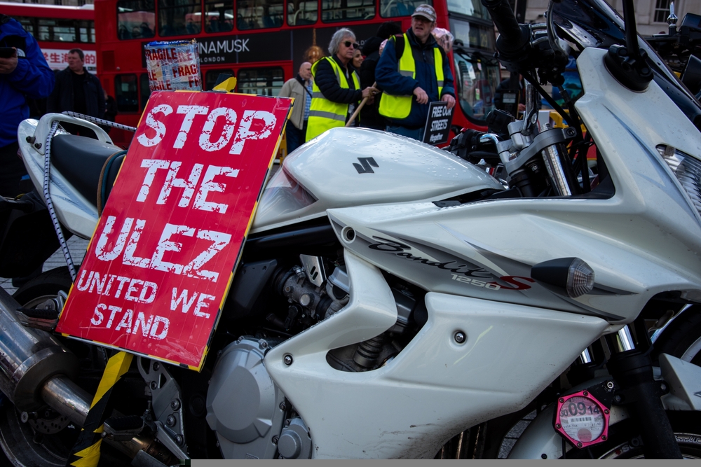 A sign is placed on a motorcycle during the ULEZ policies Protest at Trafalgar Square. Credit: Loredana Sangiuliano