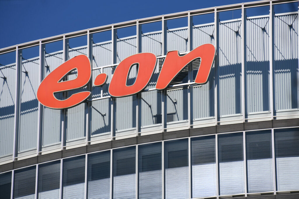 e.on has successfully issued two bond tranches worth £641 million (€750 million) each